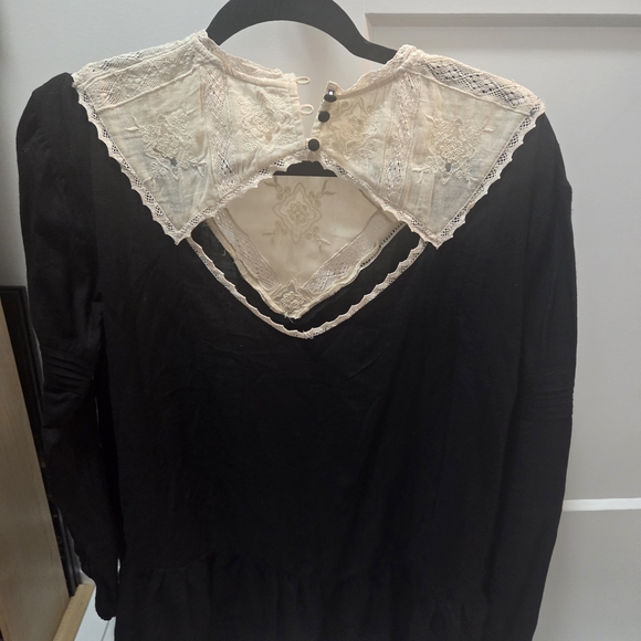 Free People Elegant Black Lace Women's Top - Picture 3 of 3